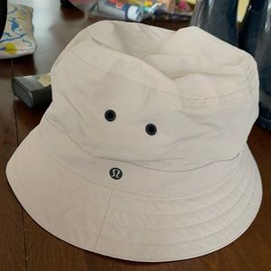 Lulu lemon bucket hat